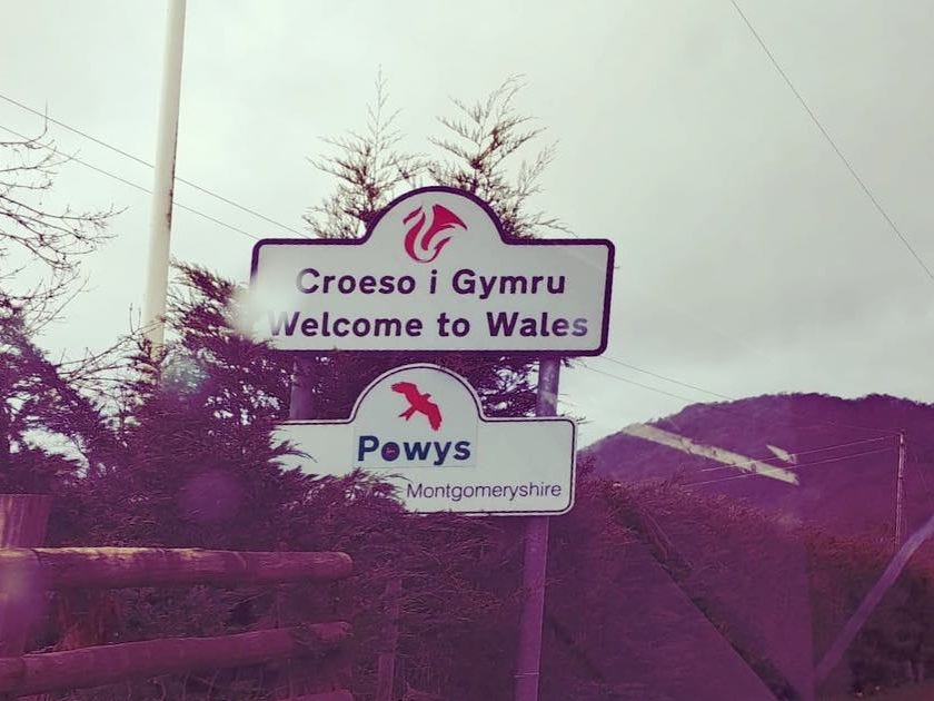 A roadsign welcoming drivers to Wales