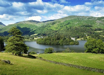 Holiday in Grasmere and enjoy the green hills and lakes